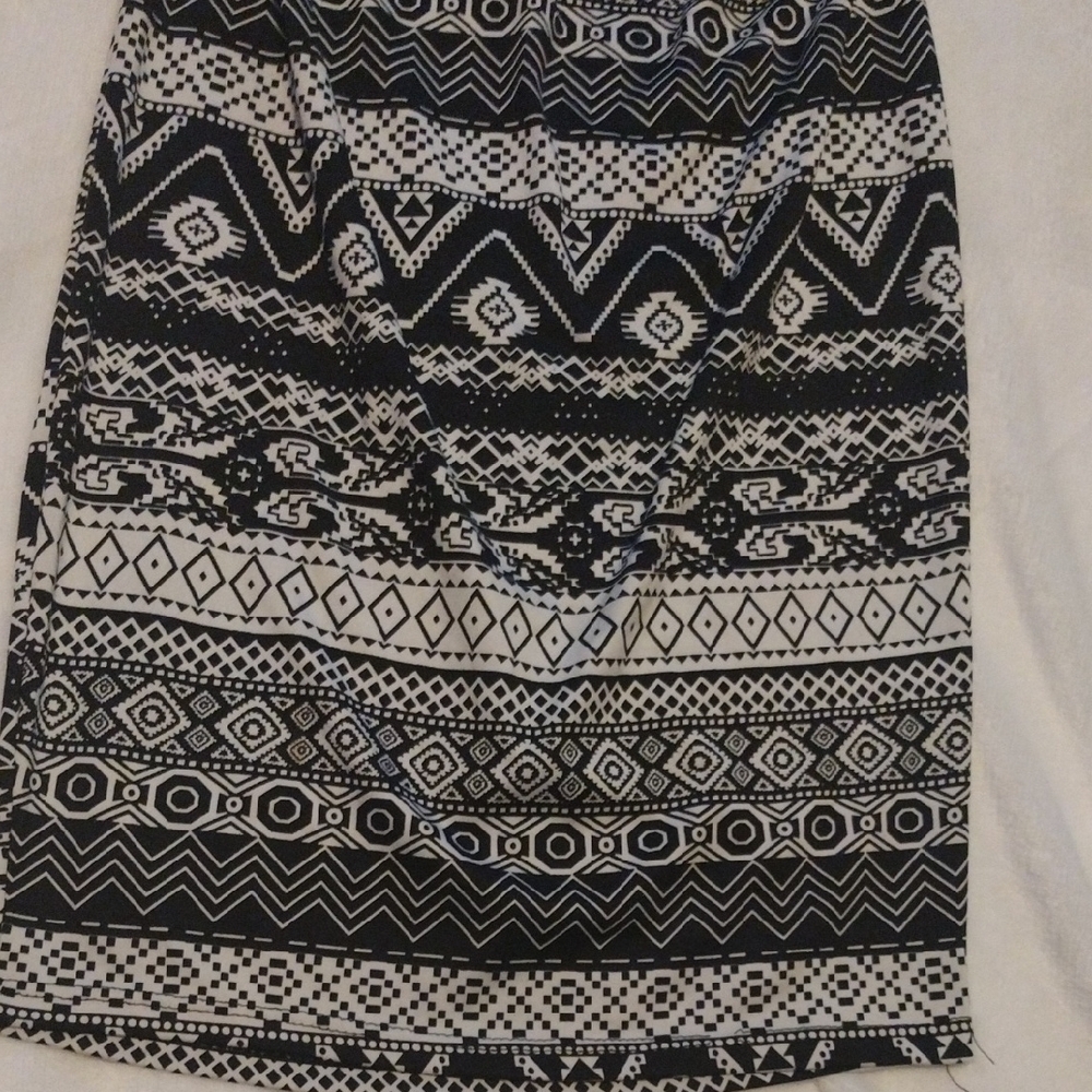 BONGO Geometric Black and White Midi Dress - Picture 7 of 8